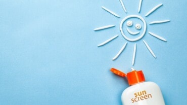 how to apply sunscreen 370x207.jpg